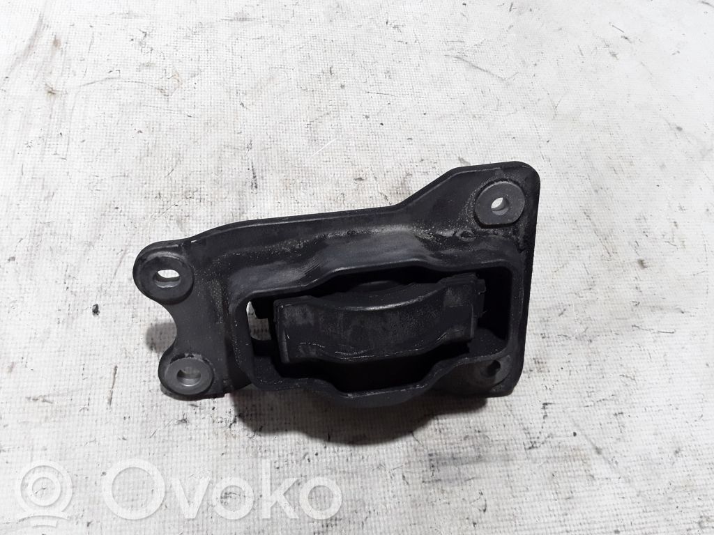 Volvo XC90 Engine mount bracket 