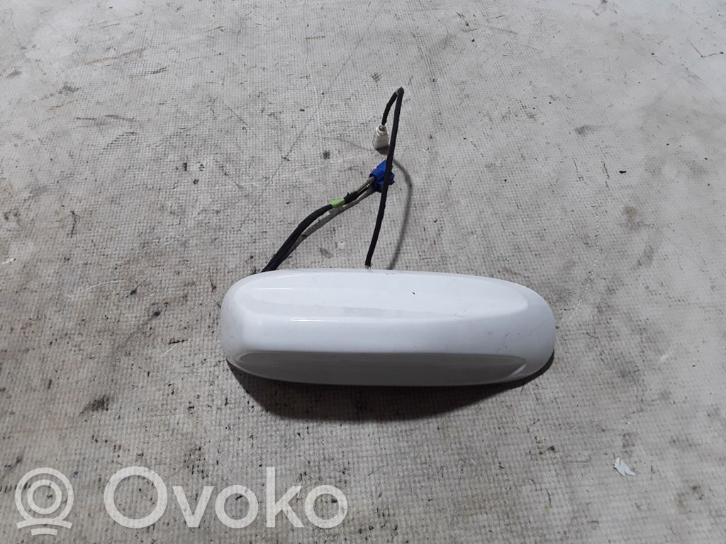 GPS-pystyantenni   1YG06GW7AF