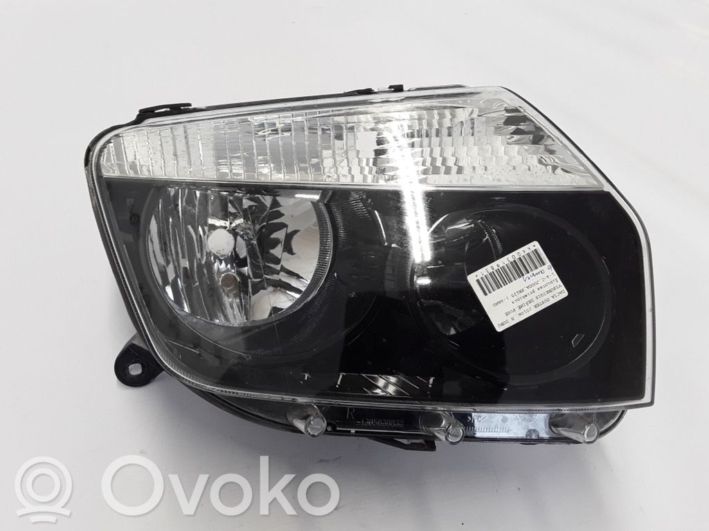 Dacia Duster Lampa przednia 