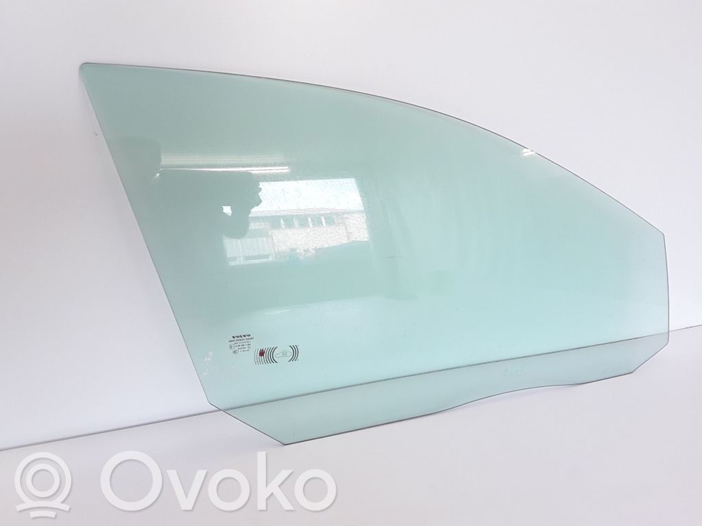 Volvo XC70 Front door window glass four-door 