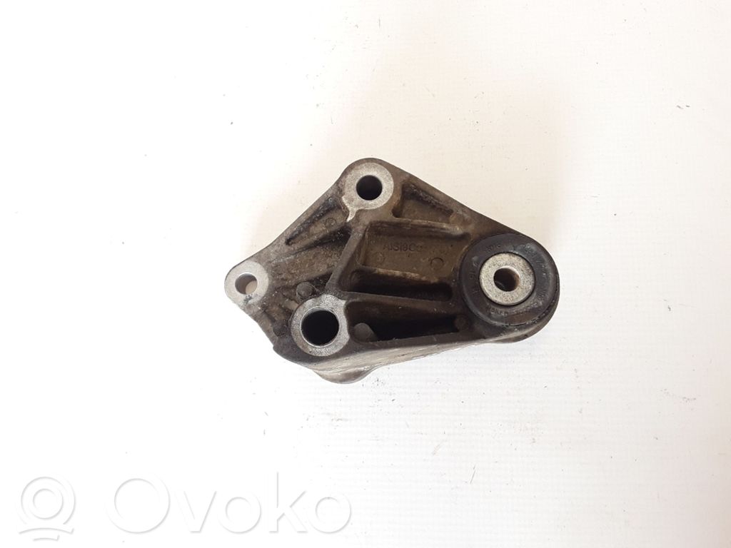 Volvo V50 Engine mount bracket 