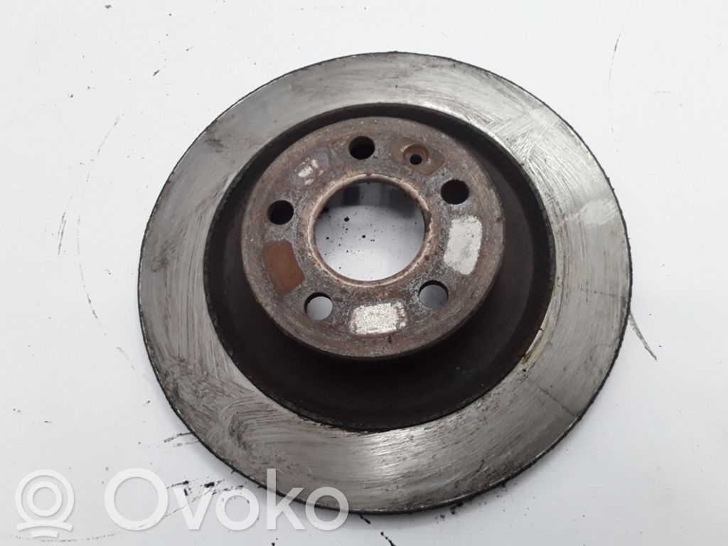 Volvo S90, V90 Takajarrulevy 