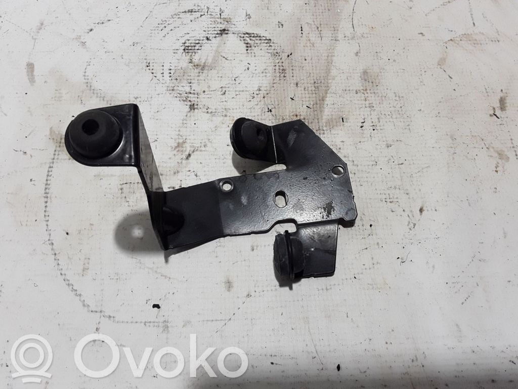 Volvo V40 ABS-pumpun kiinnike 