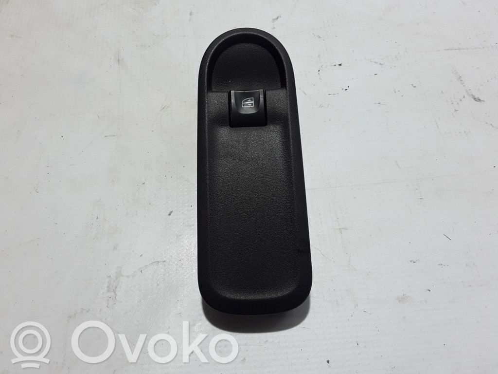 Dacia Duster Electric window control switch 