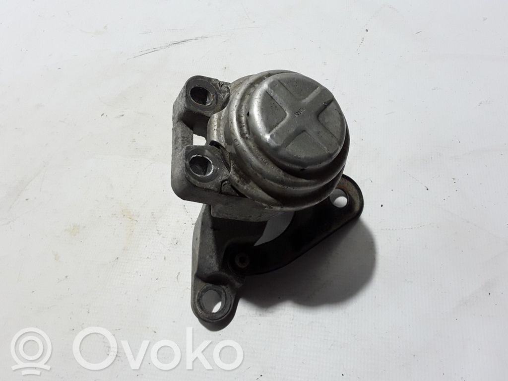 Volvo V70 Engine mount bracket 