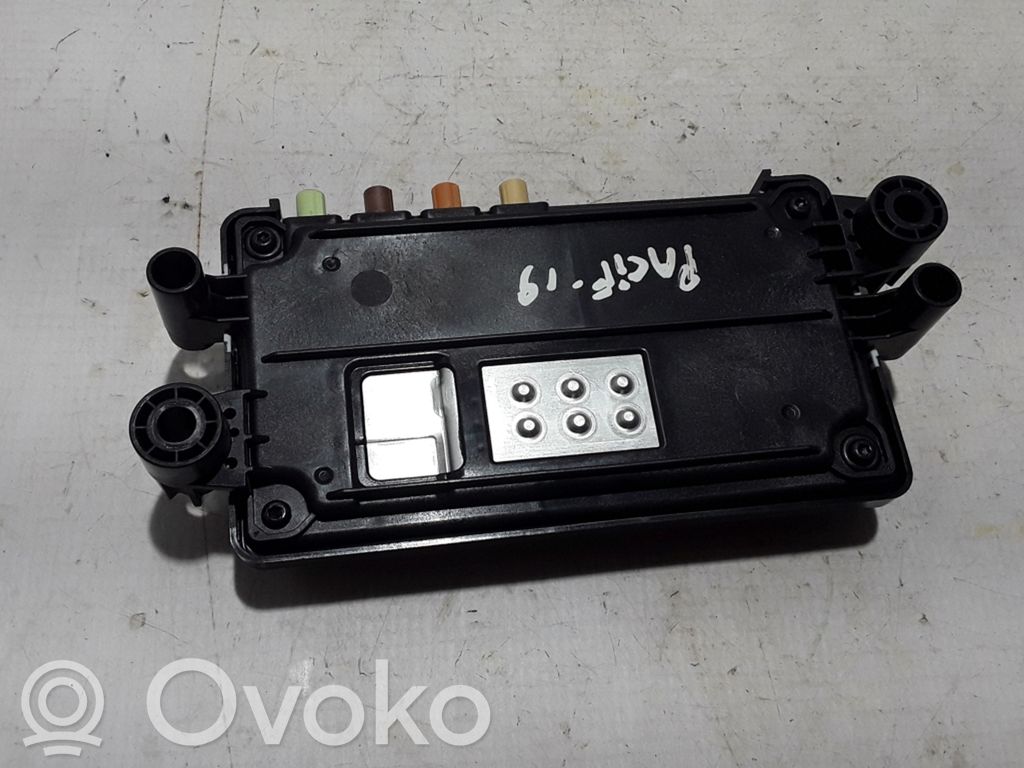 Chrysler Pacifica Camera control unit module 