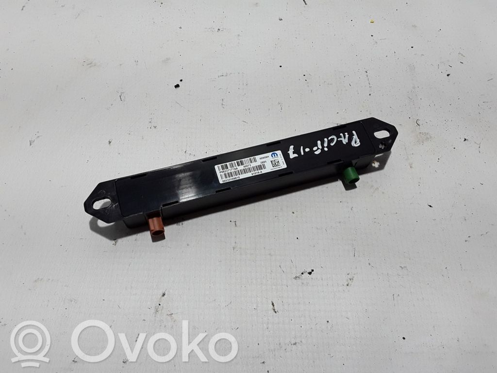 Chrysler Pacifica Aerial antenna amplifier 