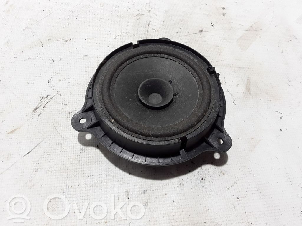Nissan Pathfinder R51 Altavoz de la puerta trasera 