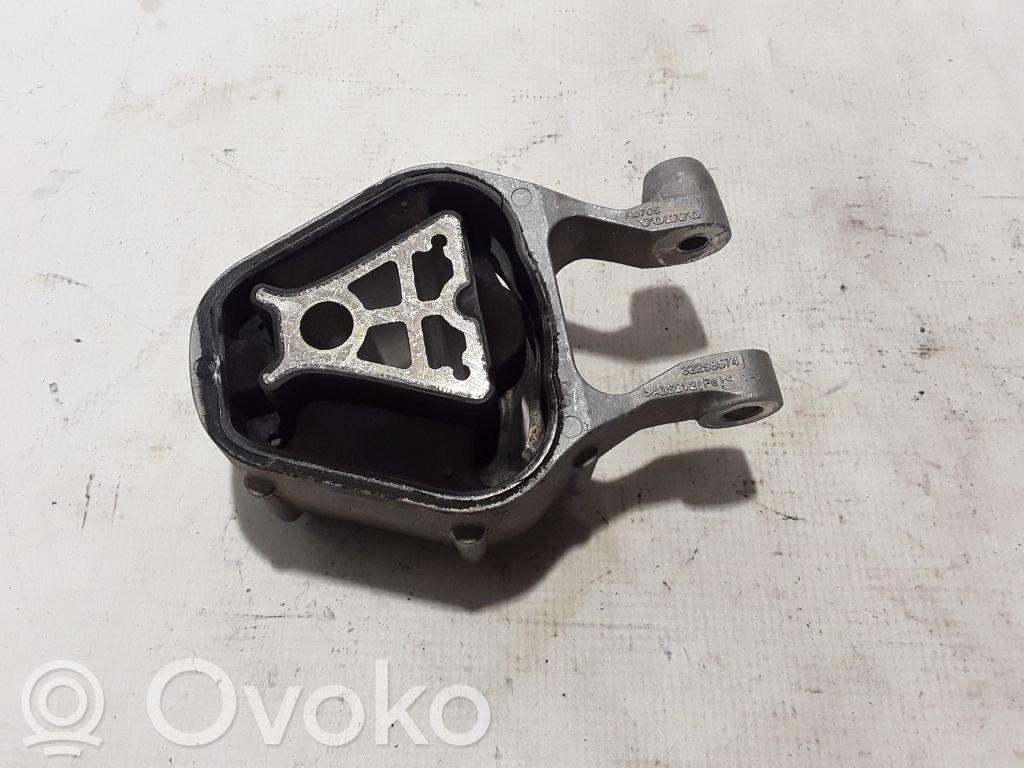 Volvo XC40 Engine mounting bracket 