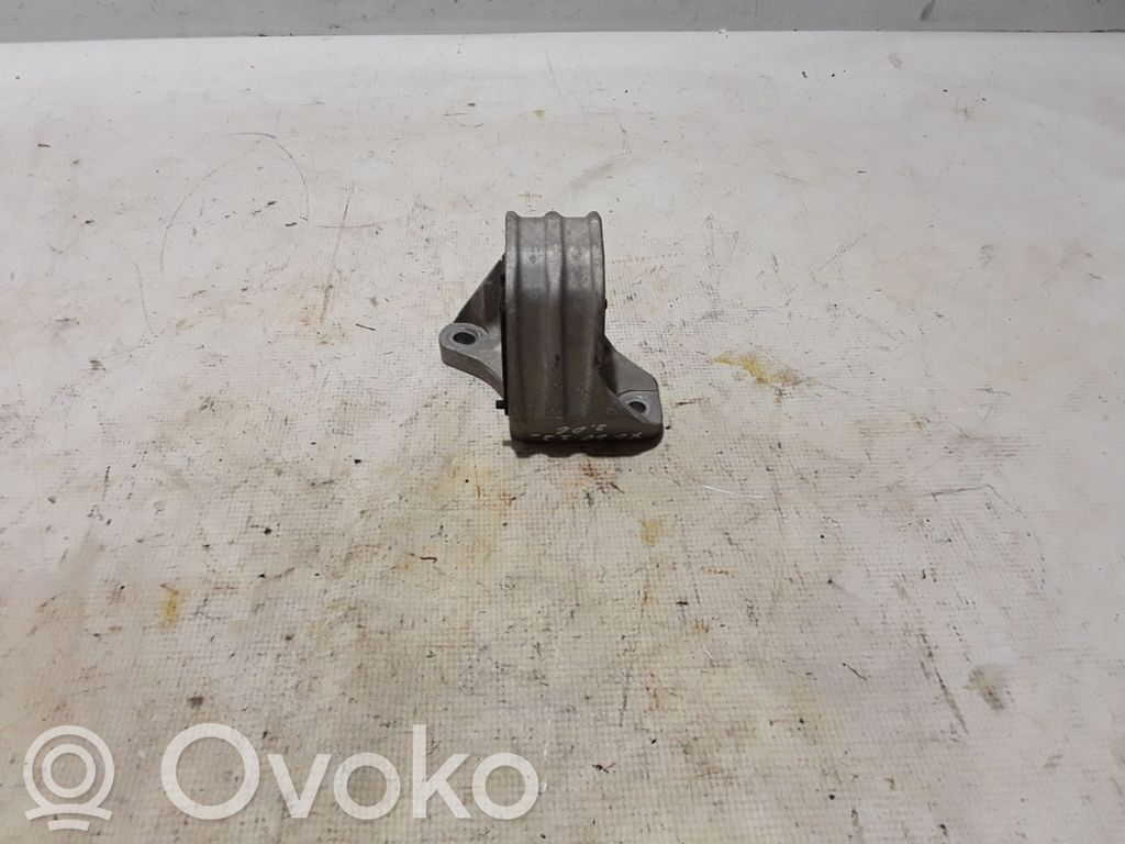 Volvo XC60 Engine mount bracket 