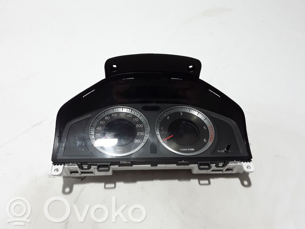 Volvo V70 Speedometer (instrument cluster) 