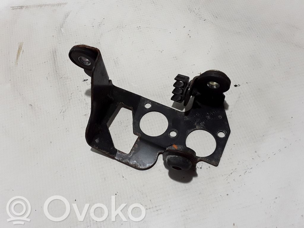 Volvo V70 Supporto pompa ABS 
