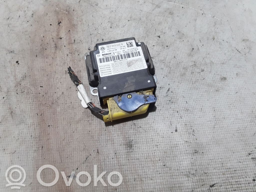 Module de contrôle airbag   7E0959655B