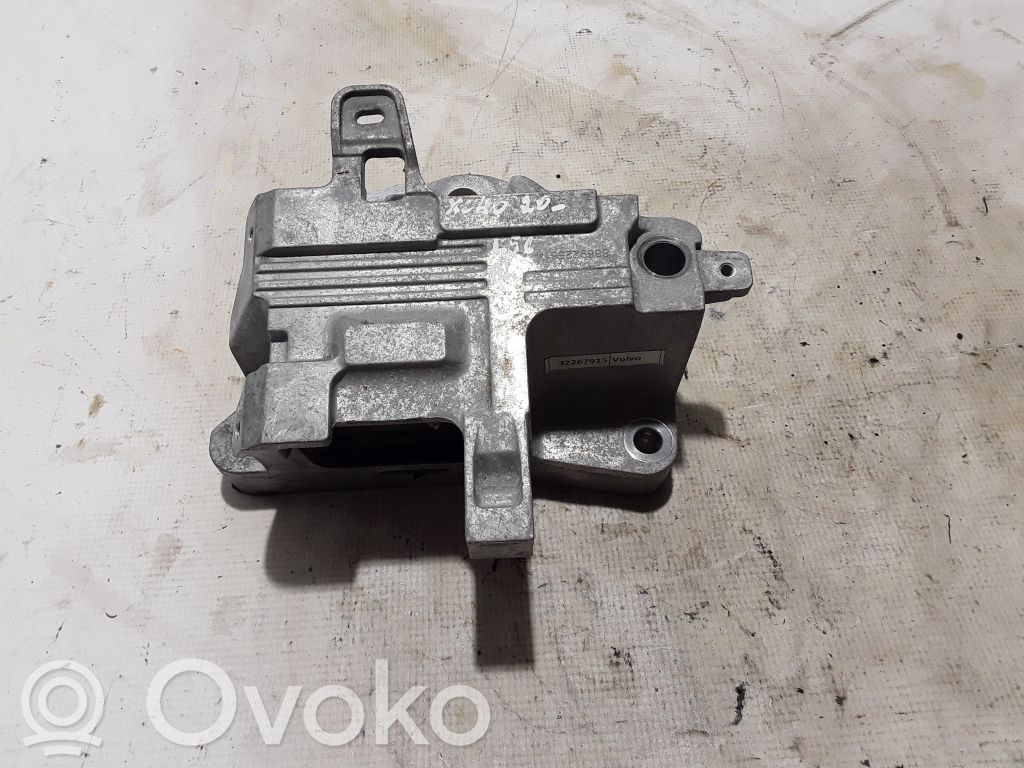 Volvo XC40 Engine mount bracket 
