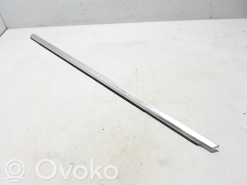 Mercedes-Benz GLC C253 Rivestimento modanatura del vetro della portiera anteriore