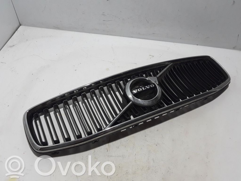 Volvo S90, V90 Etusäleikkö 