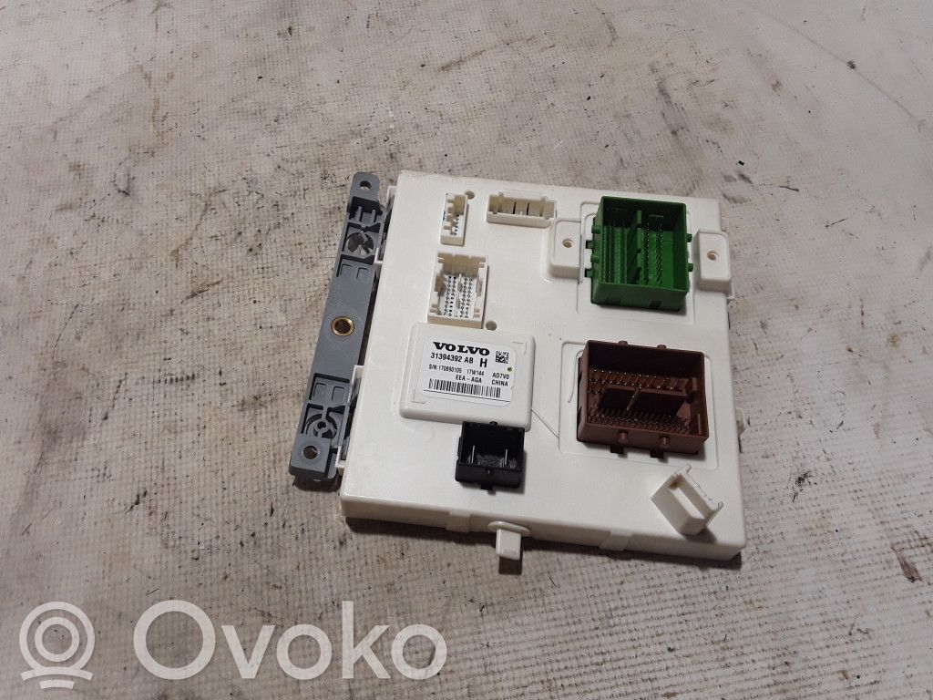 Volvo S90, V90 Ramka / Moduł bezpieczników