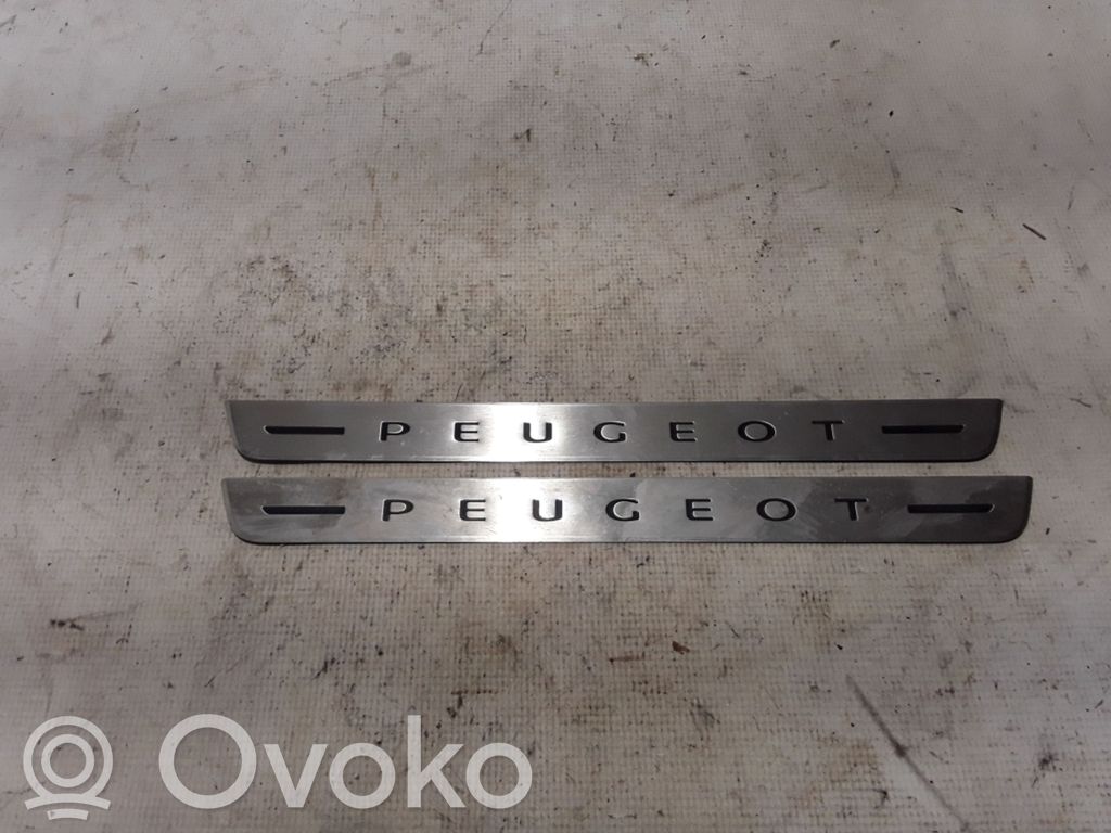 Peugeot 208 II Garniture marche-pieds avant