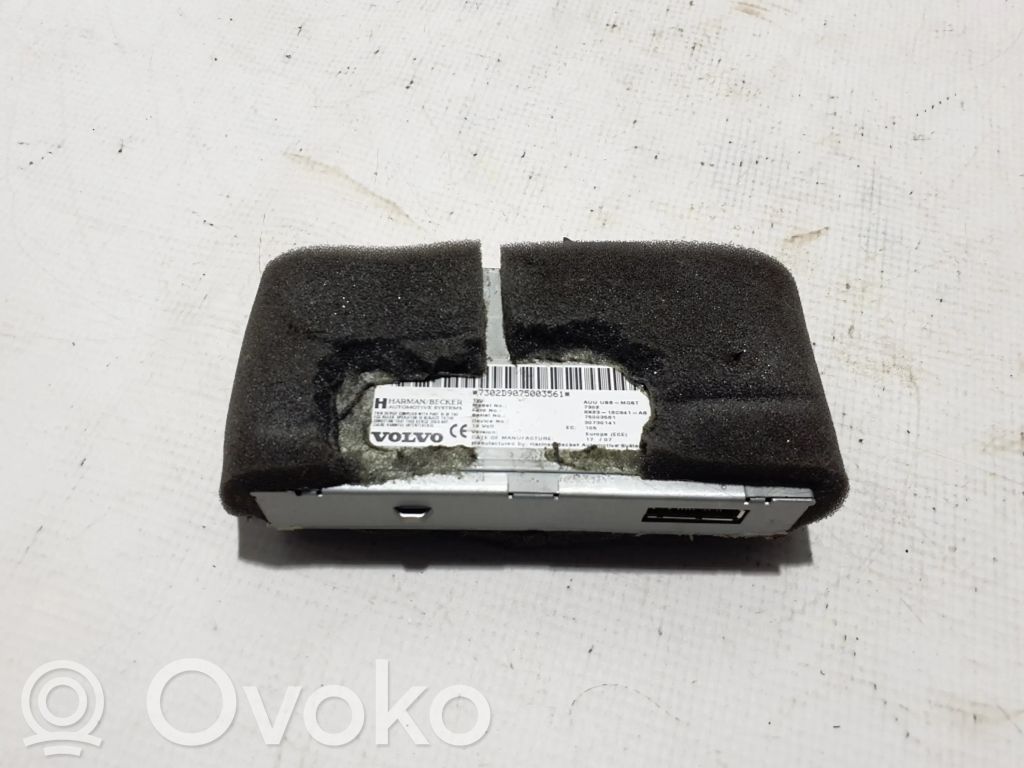 Volvo XC70 Panel / Radioodtwarzacz CD/DVD/GPS 