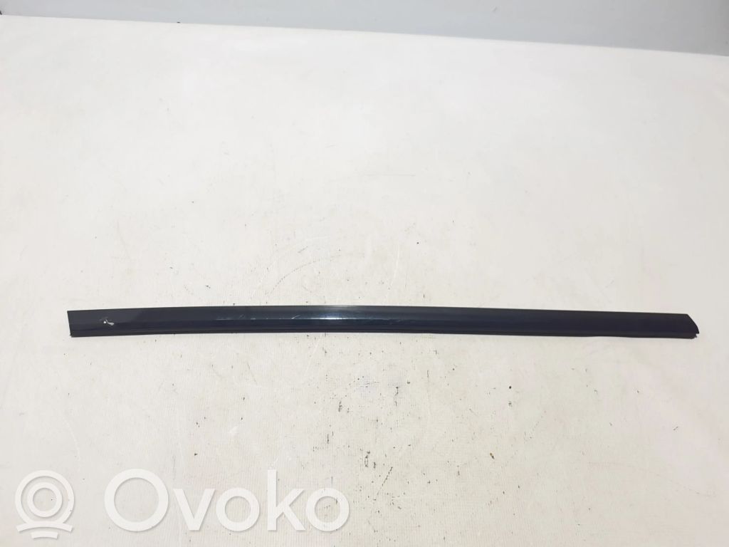 Tesla Model S Etuoven lasin muotolista 