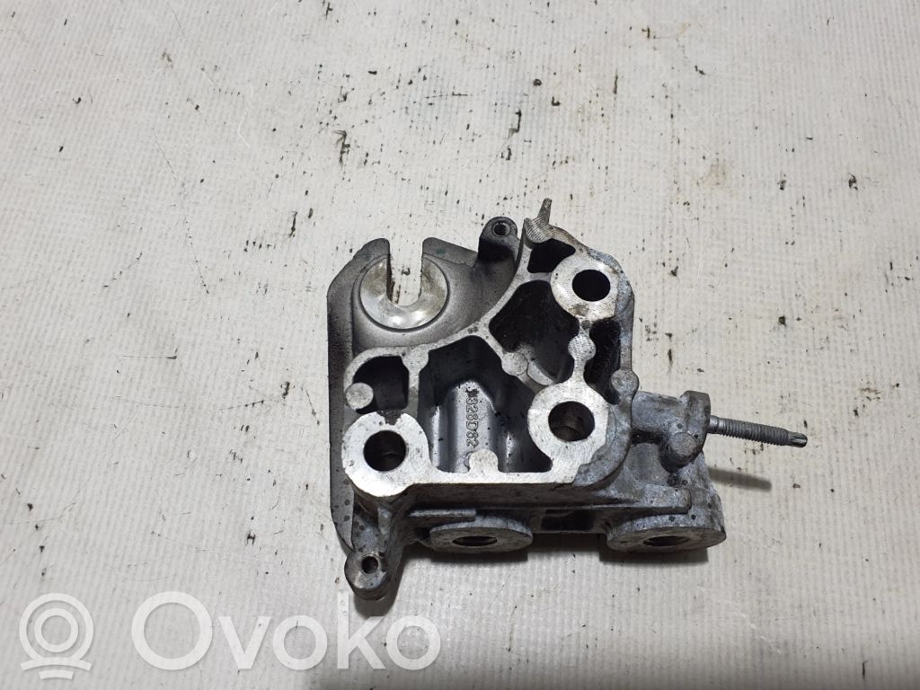 Ford Kuga II Engine mounting bracket 