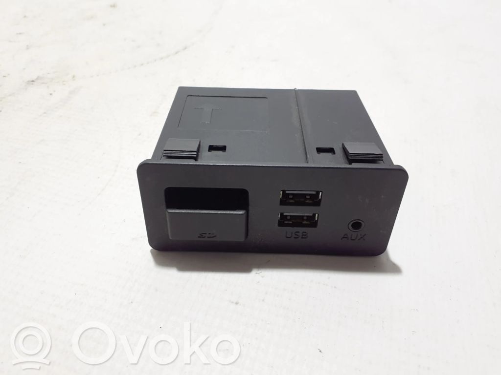 Priză USB   D09H669U0