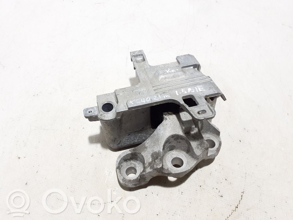 Volvo XC40 Engine mount bracket 