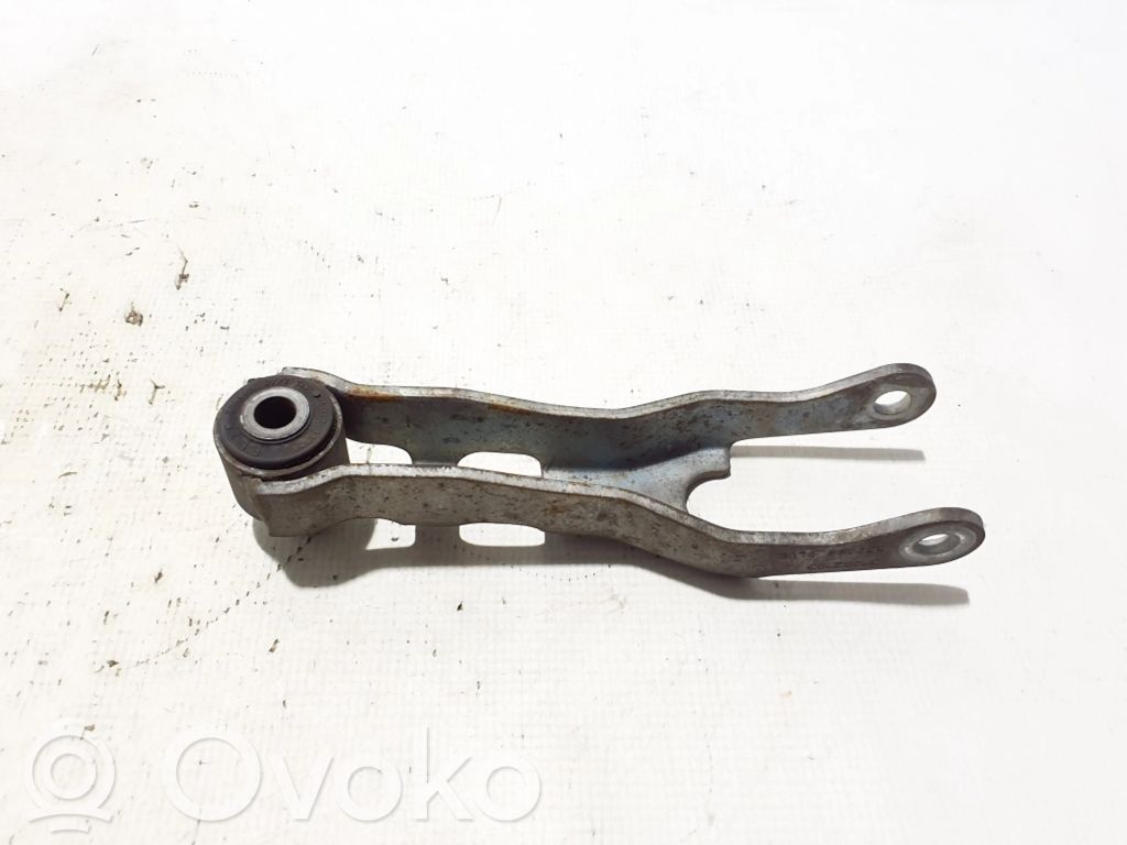 Volvo C30 Engine mount bracket 