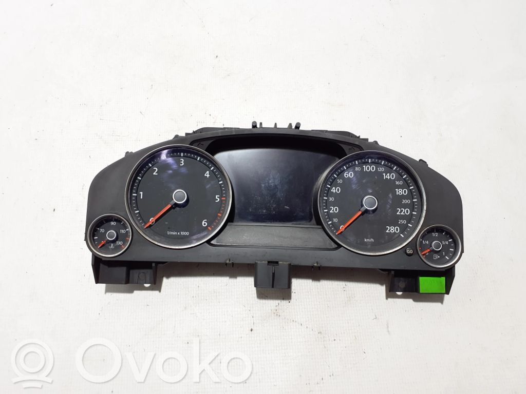 Volkswagen Touareg II Tachimetro (quadro strumenti)