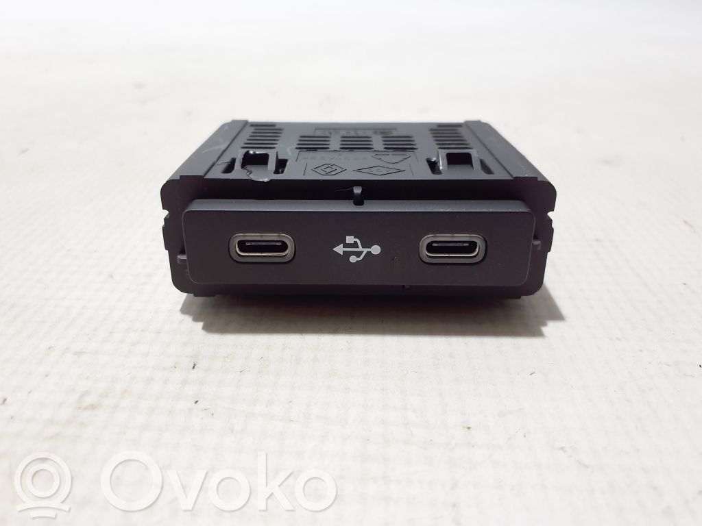 Renault Austral Enchufe conector USB 