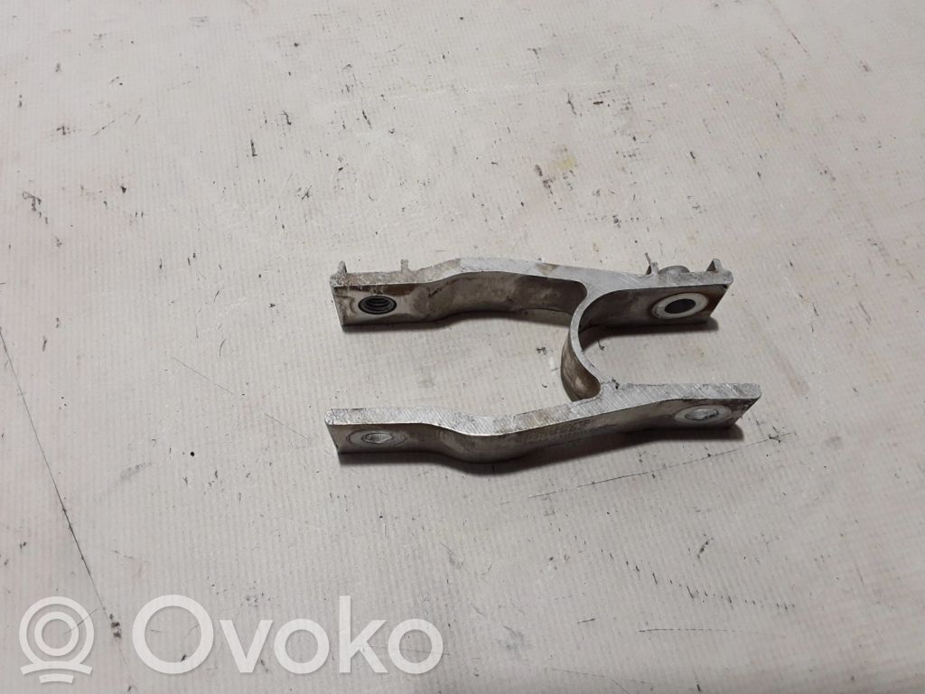 Volvo S60 Engine mounting bracket 