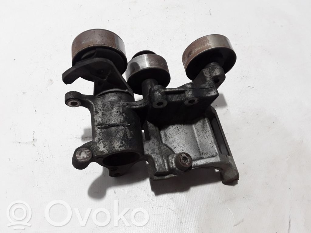 Toyota Land Cruiser (J120) Uchwyt / Mocowanie sprężarki klimatyzacji 