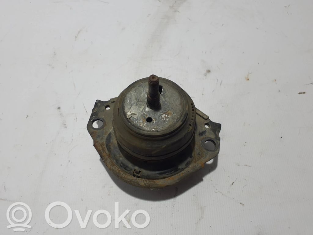 Dodge Durango Engine mount bracket 