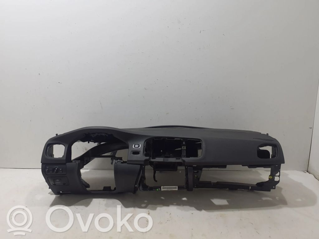 Volvo V60 Panelis 