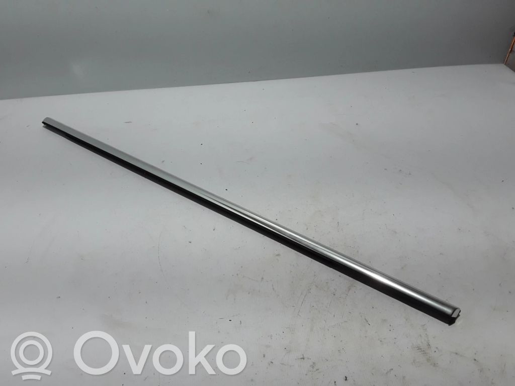 Volkswagen Touareg III Rivestimento portiera posteriore (modanatura)