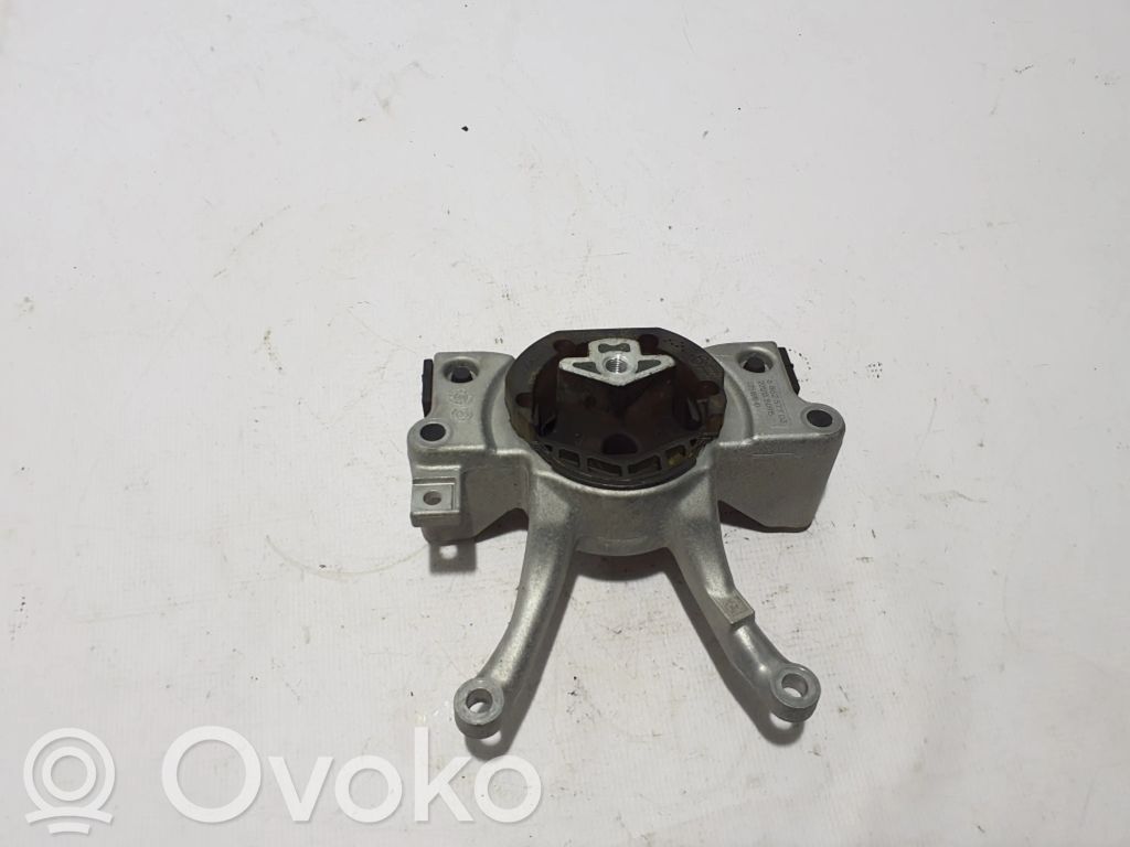 BMW 5 G30 G31 G38 Gearbox mounting bracket 