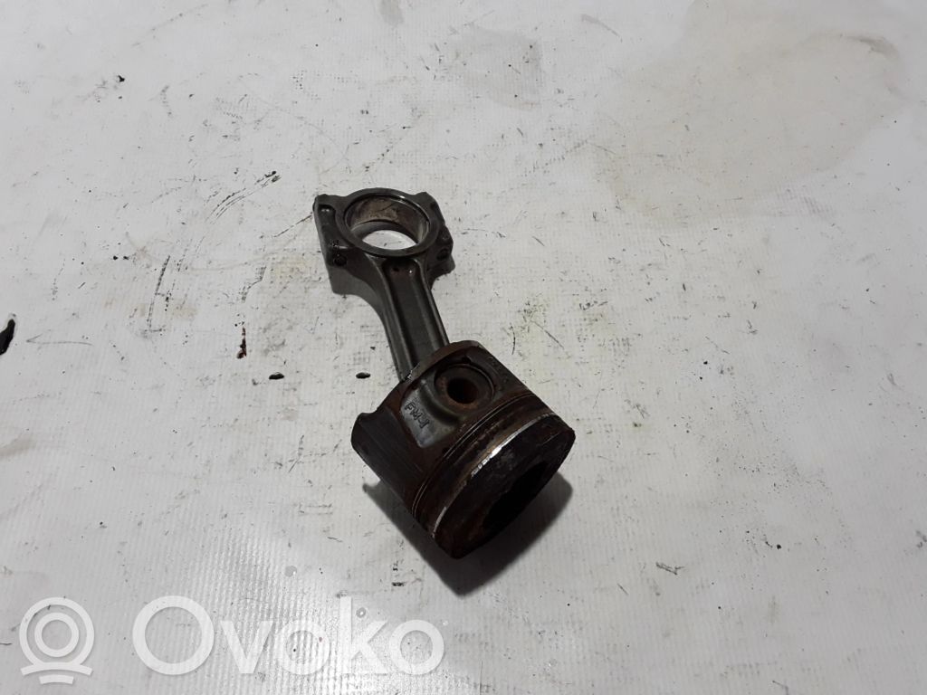 Renault Modus Tłok z korbowodem 