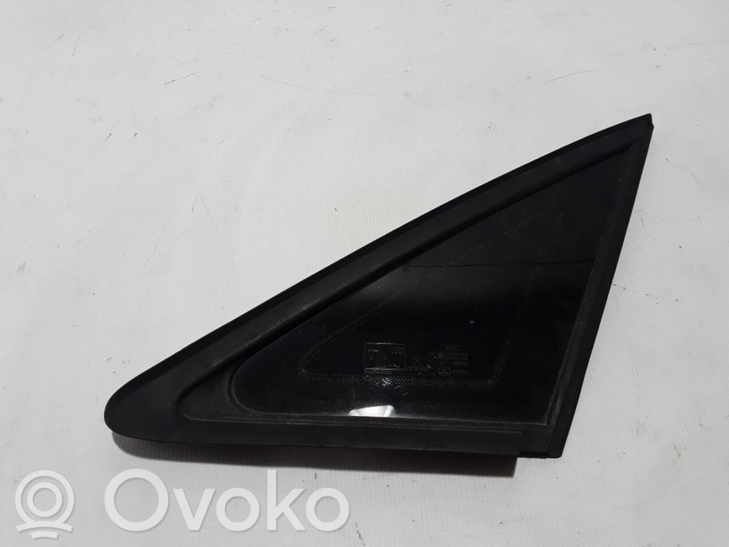 Rear side window   8V5845300H