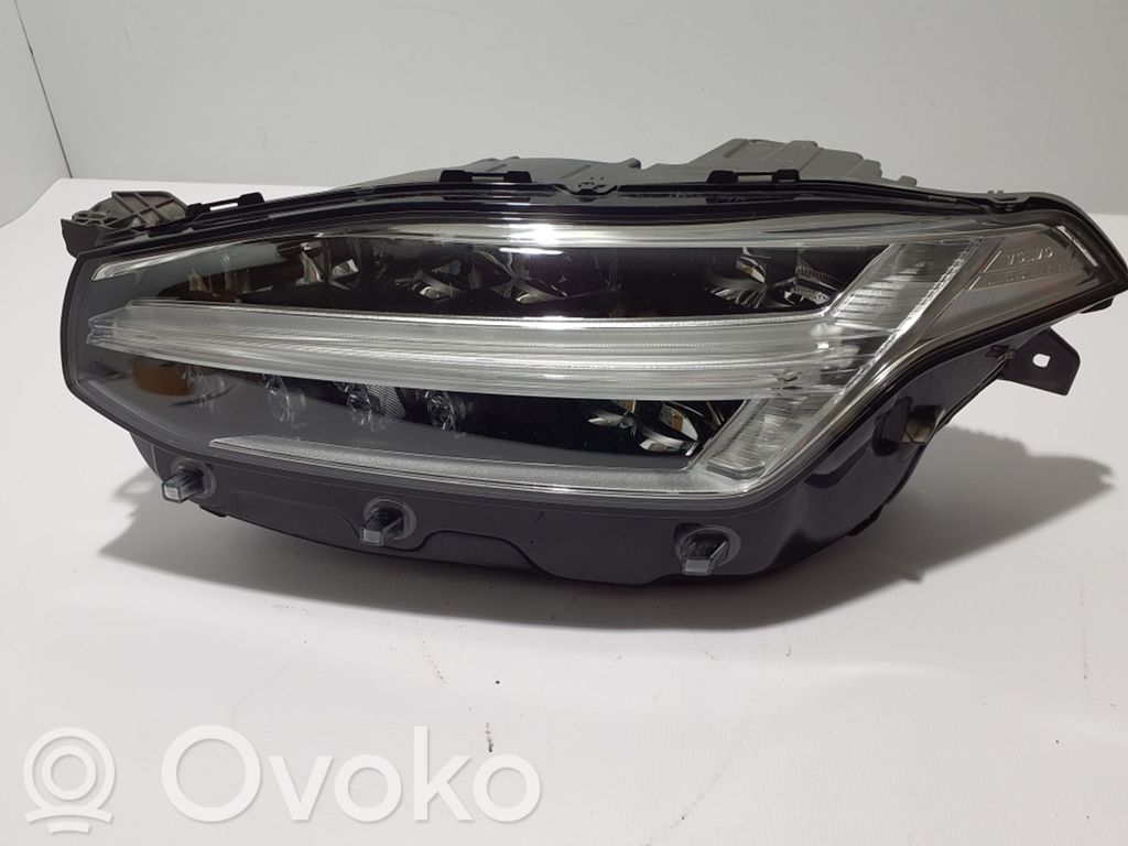 Volvo XC90 Etu-/Ajovalo 