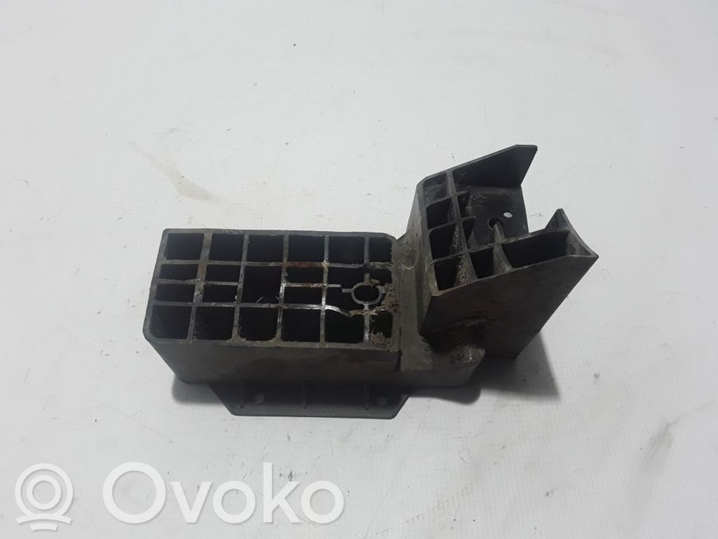 Ford Ranger Fender mounting bracket 