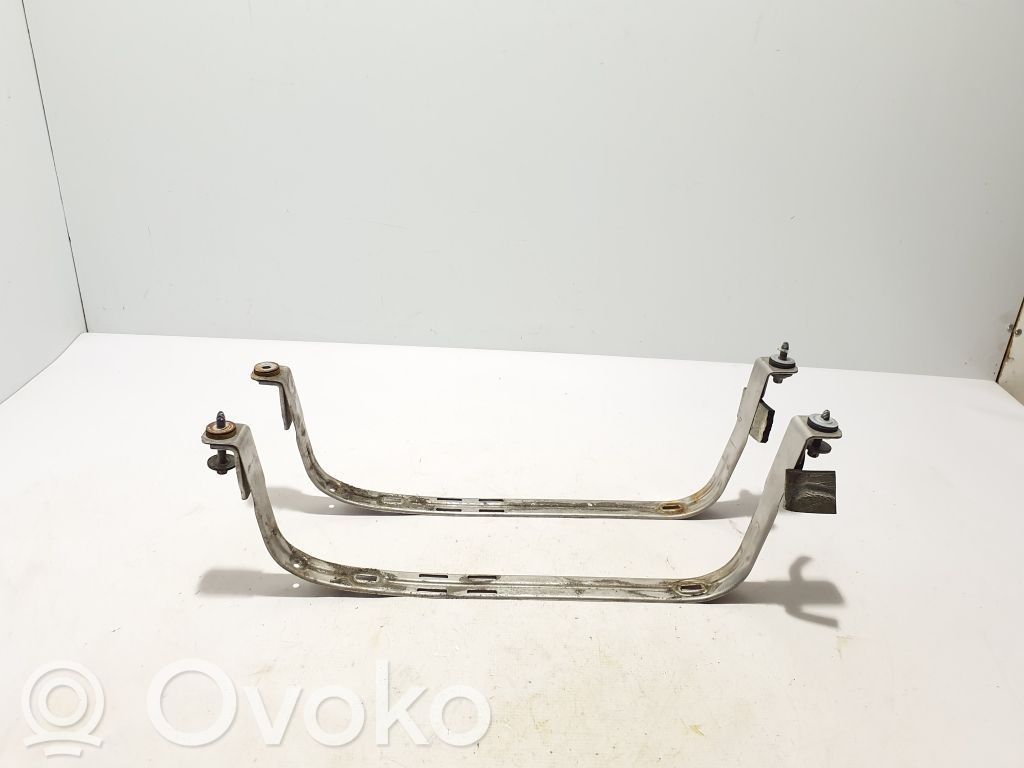 Mercedes-Benz C W206 Polttoainesäiliön kannake