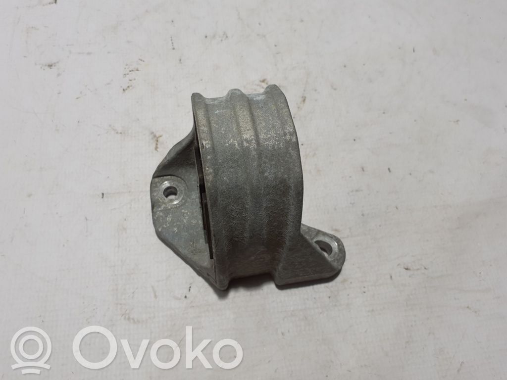 Volvo XC60 Engine mount bracket 