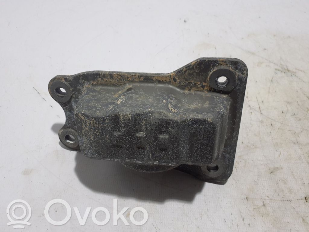 Volvo XC90 Engine mount bracket 