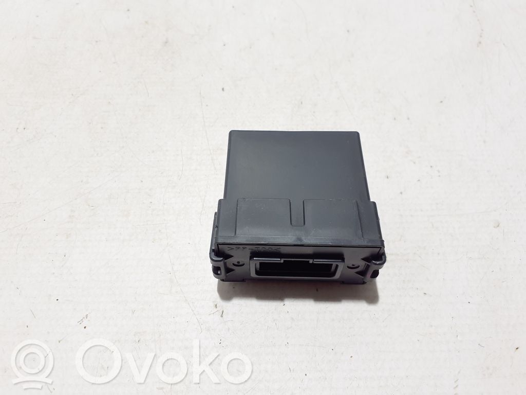 Nissan Qashqai J12 Przekaźnik czasowy wycieraczek 