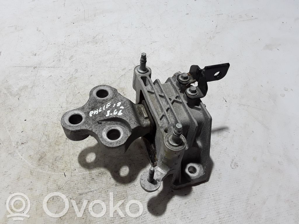 Chrysler Pacifica Engine mount bracket 