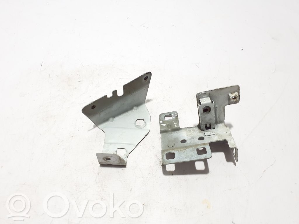 Opel Vivaro Bridă fixare aripă față 