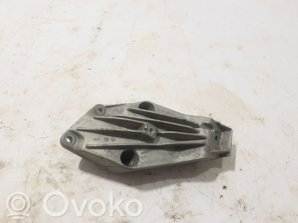 Engine mounting bracket   6861559