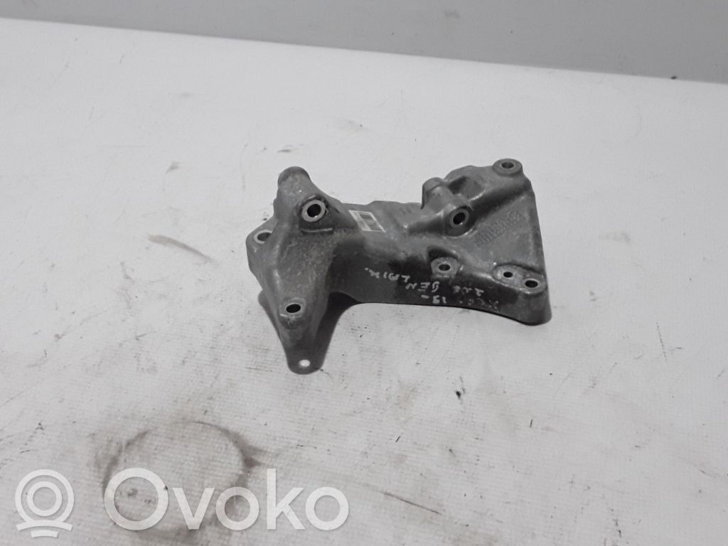 Volvo XC60 Soporte del alternador 