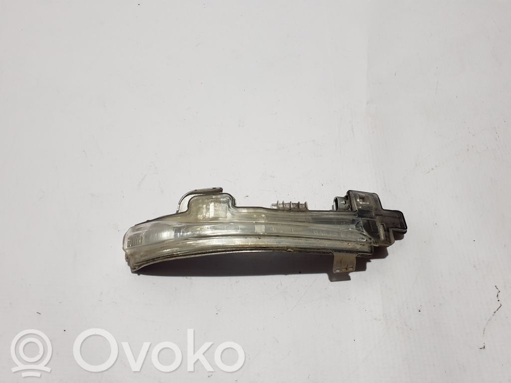 Volvo V70 Mirror indicator light 