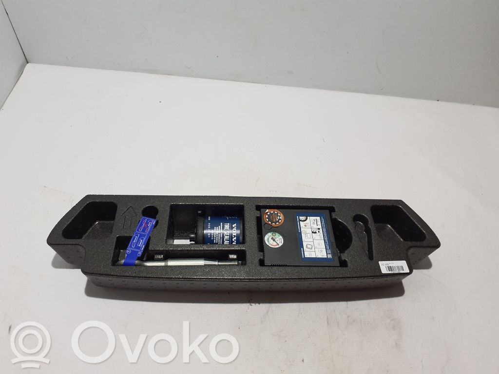 Volvo C40 Tool set 